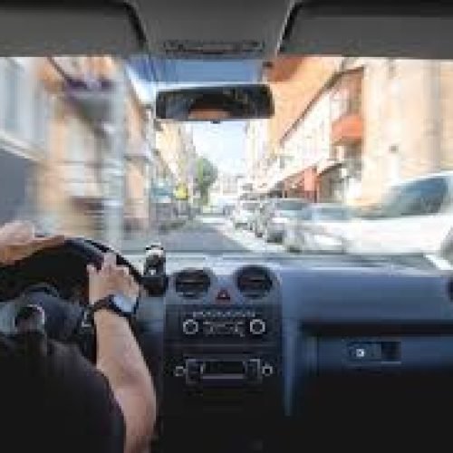 Qual a relação entre a formação de condutores e a educação para o trânsito?